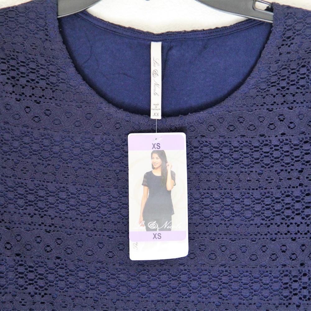 Leo-and-Nicole-Ladies-Short-Sleeve-Scoop-Neck-Lac - Picture 3 of 5